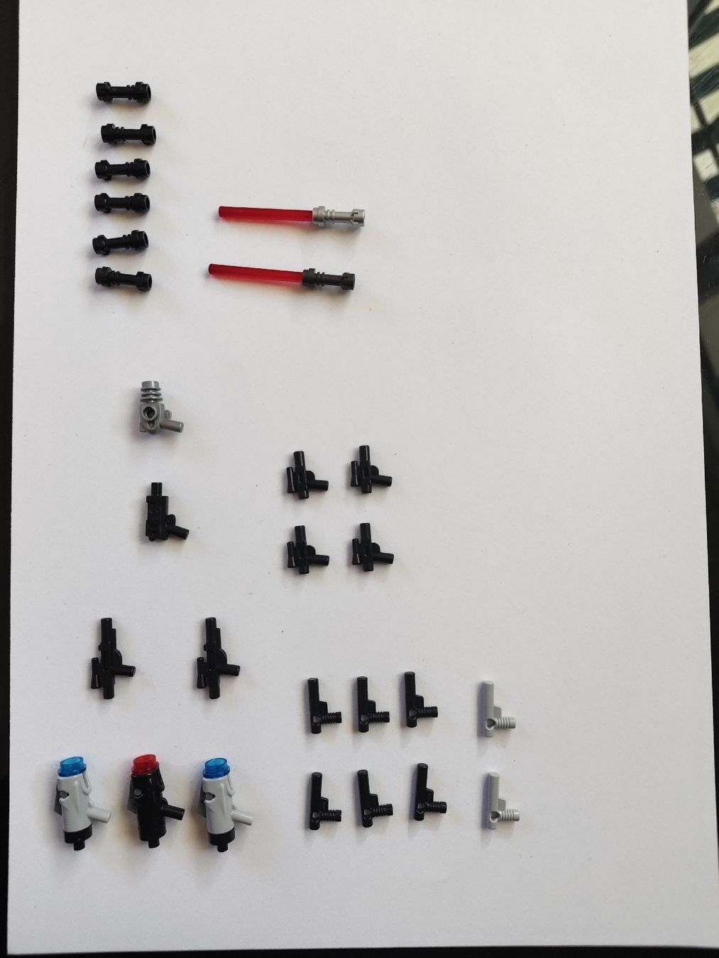 Lego Kit di costruzioni: Lego Star wars accessories/weapons – Usato da Chambésy venduto da Clocloxxx