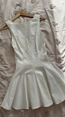 Robe courte Bershka blanche sans manches taille S