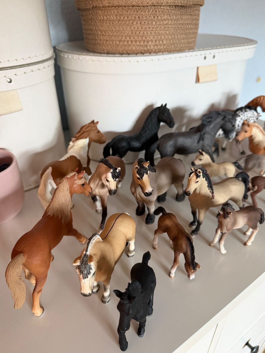 Schleich Spielzeuge: Schleich Pferde 24 Stück – Gebraucht aus Lohn SH von mathea 1