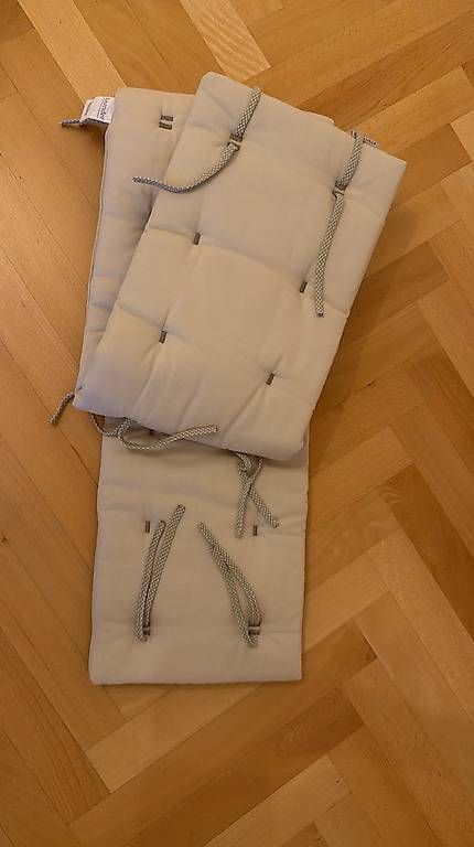 Leander Lits: Leander Bettumrandung 180cm – D'occasion à Luzern par Mariab2502