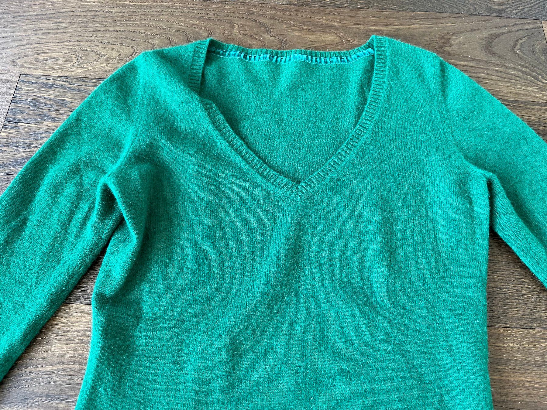 Maglioni & Felpe: Kaschmir Pullover V-Neck grün Gr. S – Usato da Affoltern am Albis venduto da Blackrhythm 7