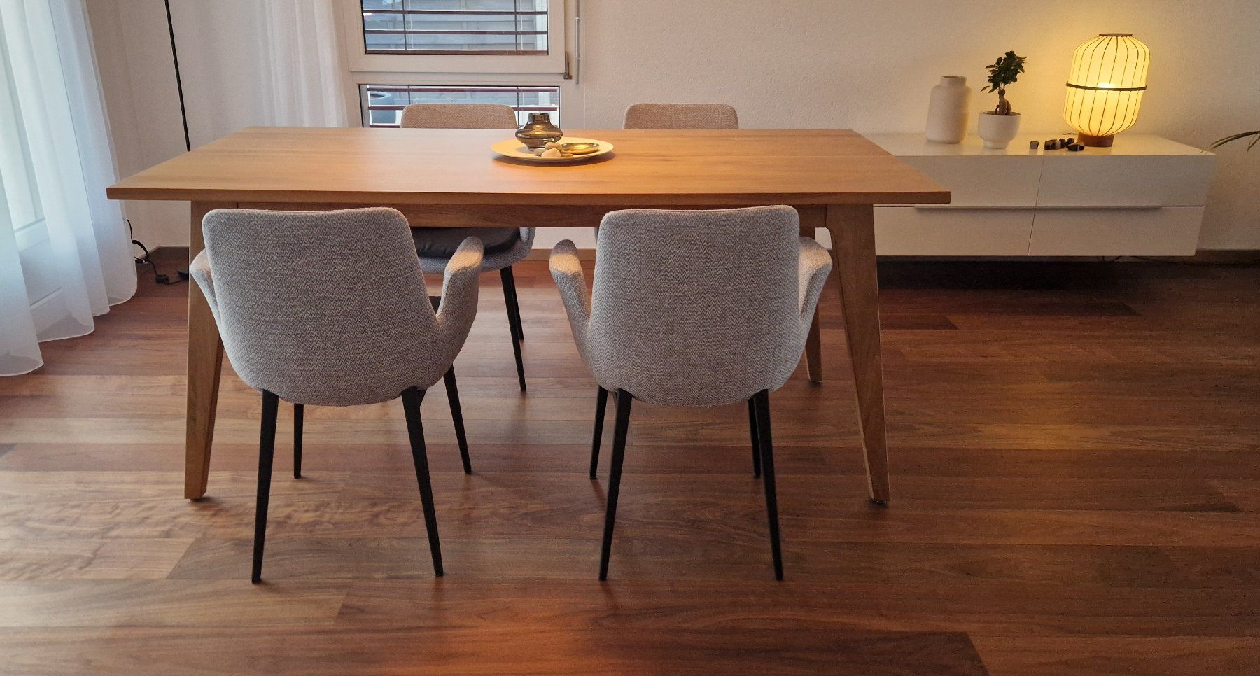 Pfister Sedie: 4 Moderne Esszimmerstühle mit Armlehne – Nuovo (secondo la descrizione) da Schmitten FR venduto da Sandraplu 2