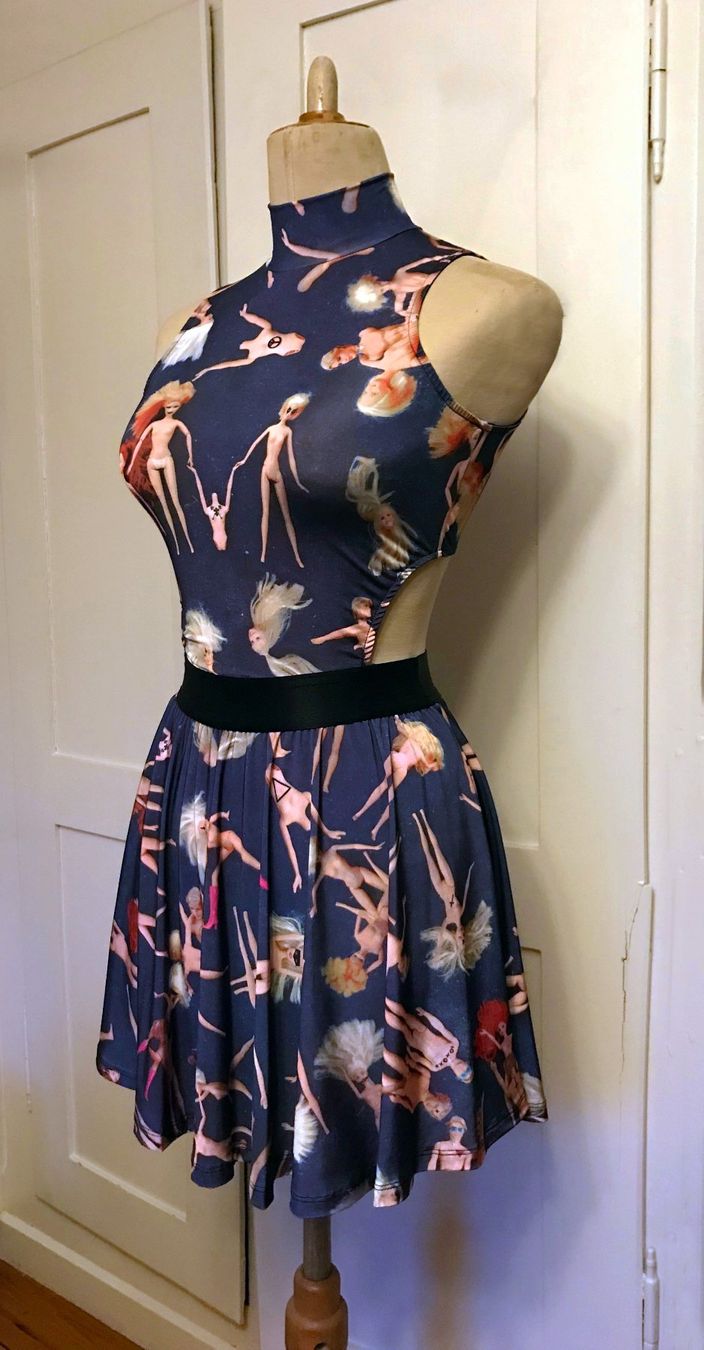 Kleider: Kleid mit Barbie Sujet – Neu (gemäss Beschreibung) aus Zürich von Caro55