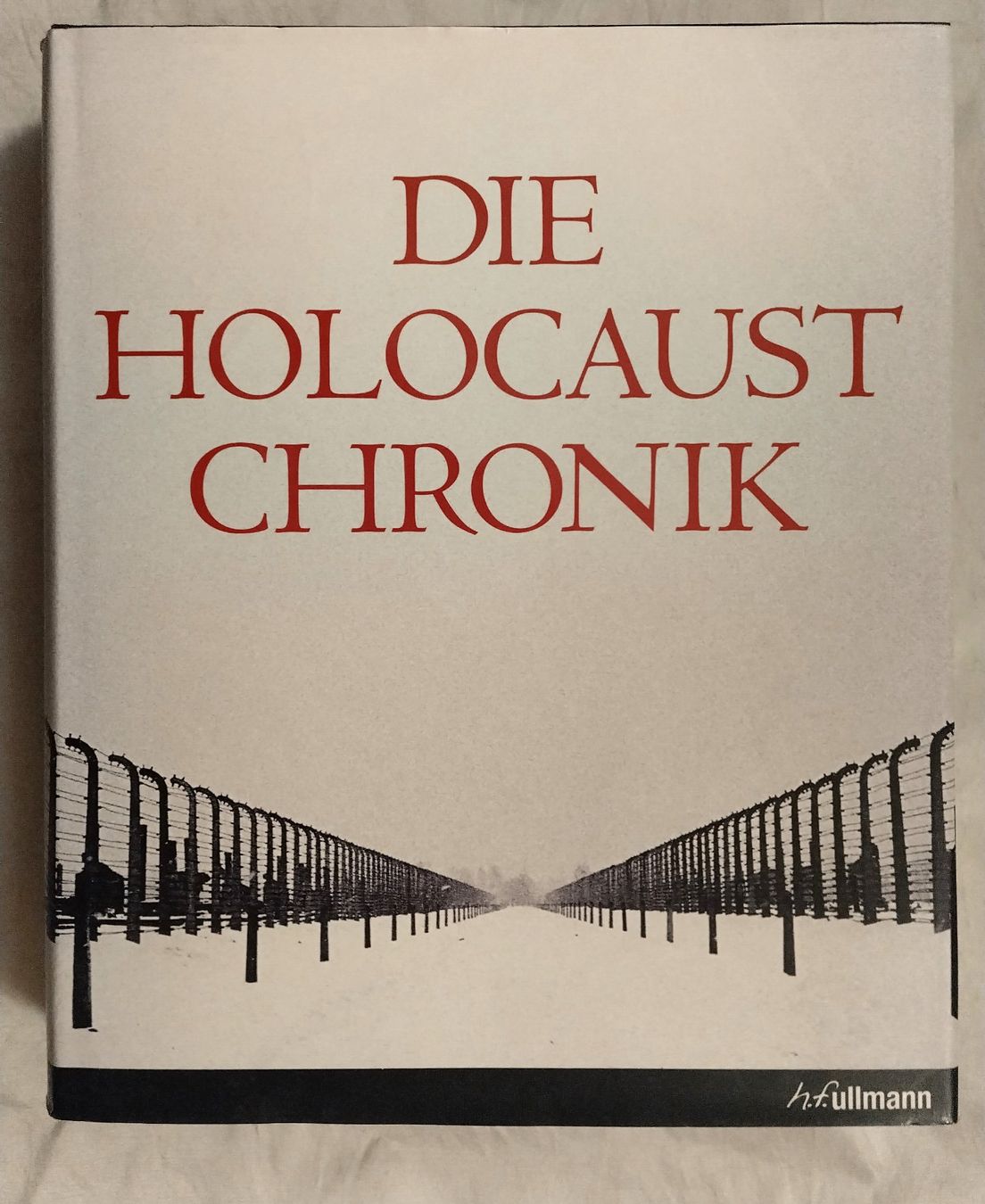 Bücher: Die Holocaust Chronik / Buch mit 768 Seiten ab Fr. 28.- – Gebraucht aus Bellach von JingleJerry