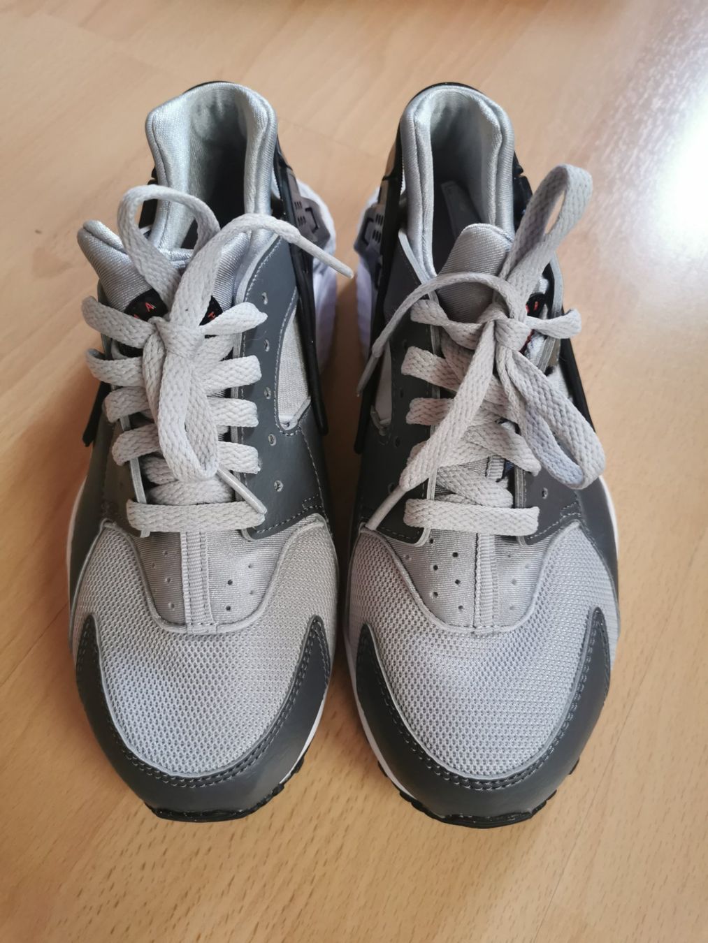 Nike Scarpe per ragazzi: Nike Schuhe Gr. 38.5 – Usato da Oberkulm venduto da Preneur