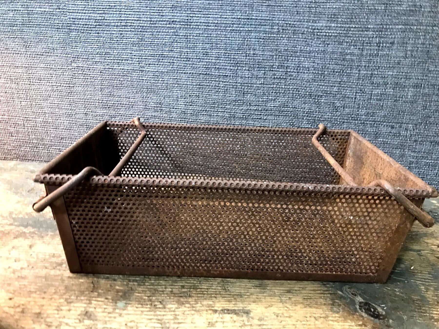 Barattoli: Tolle Box Eisen Patina Tolle, antike Box – Usato da Laufenburg venduto da industrial-silence 5