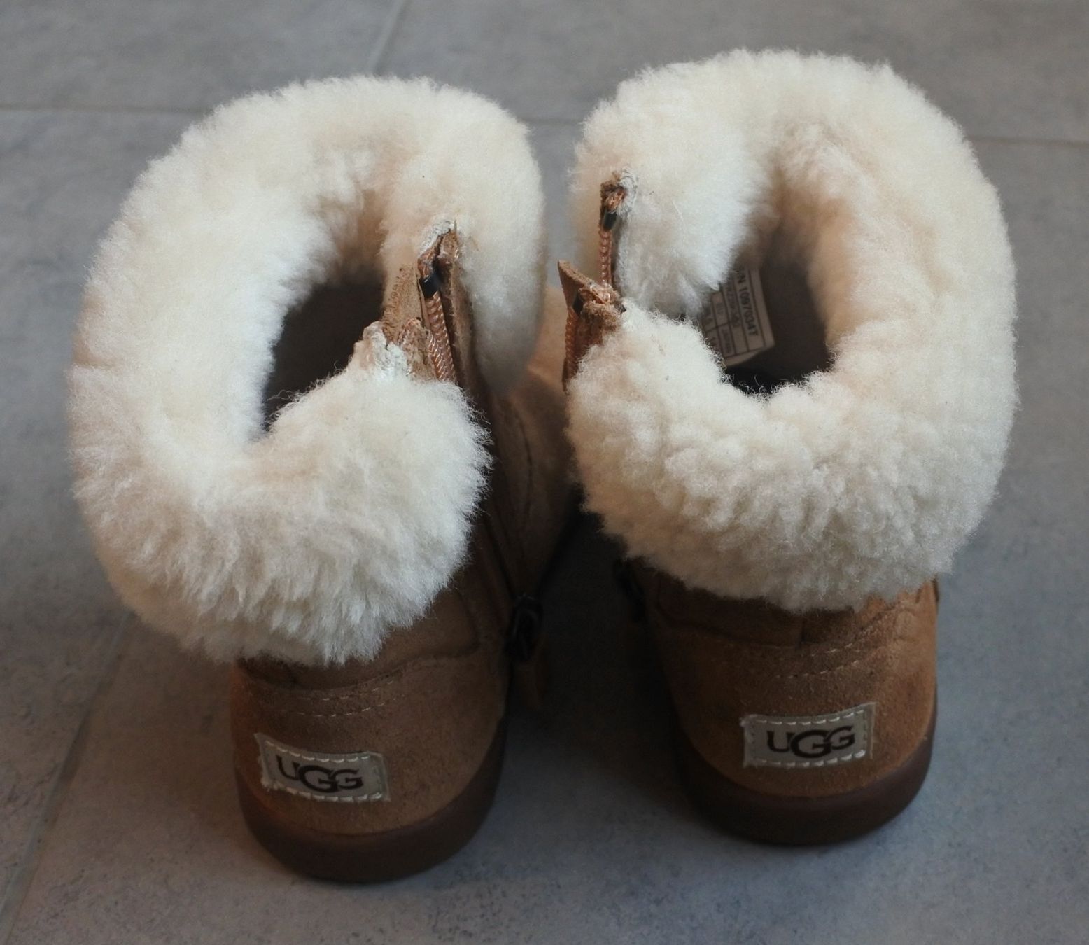 Ugg Scarpe per ragazzi: UGG - Kleinkinder Jorie Boot Grösse 23.5 – Usato da Lugano venduto da fc2017 2