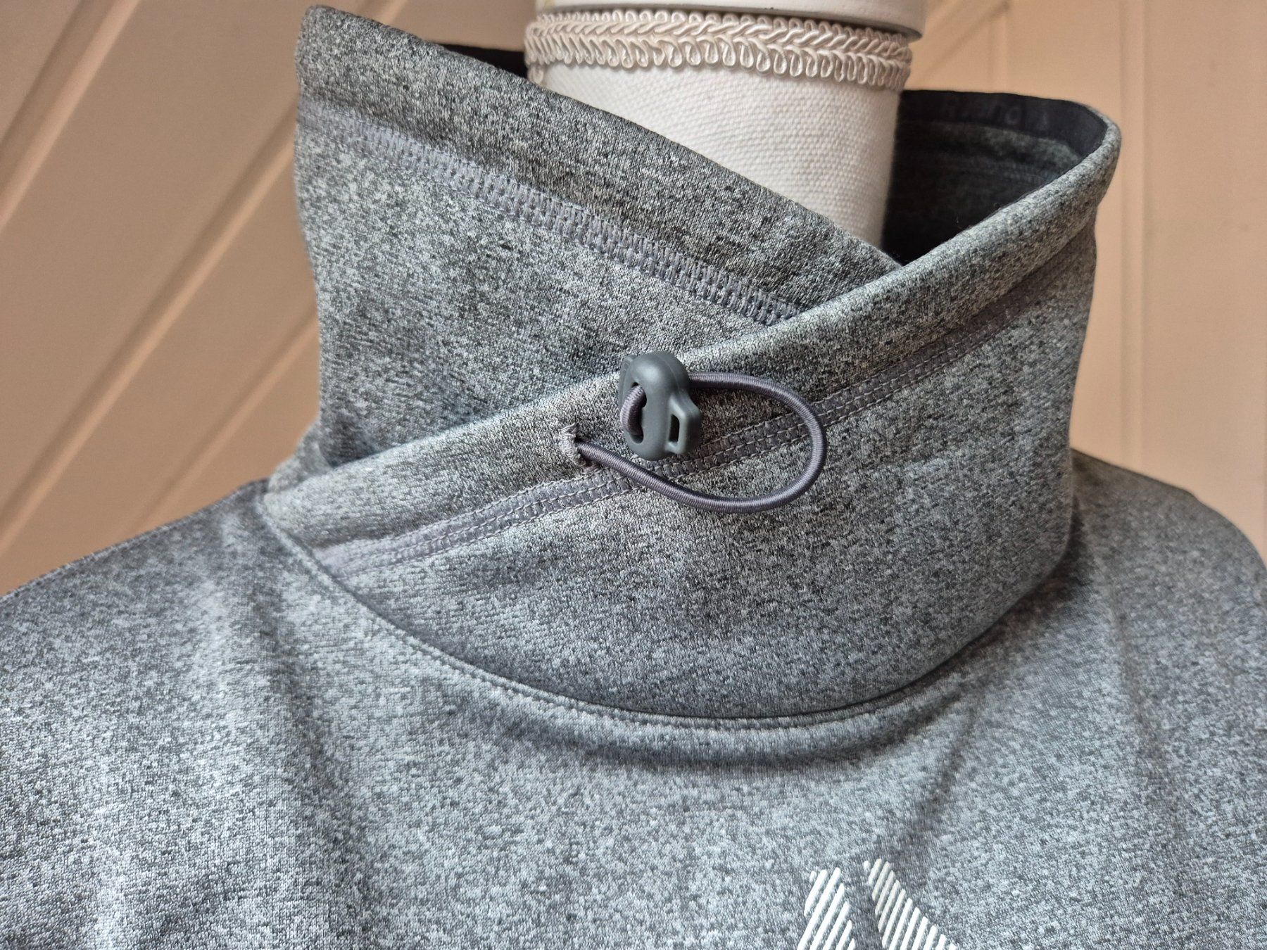 Reebok Maglioni & Felpe: REEBOK pullover grau Grösse L – Usato da Niederweningen venduto da Obson 3