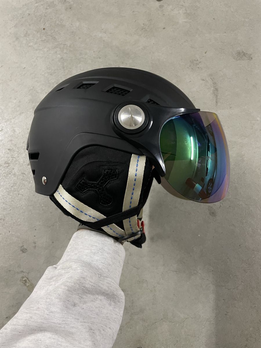 Caschi: Black Ski Helmet with Visor Size S – Usato da Cham venduto da vsgesser 1