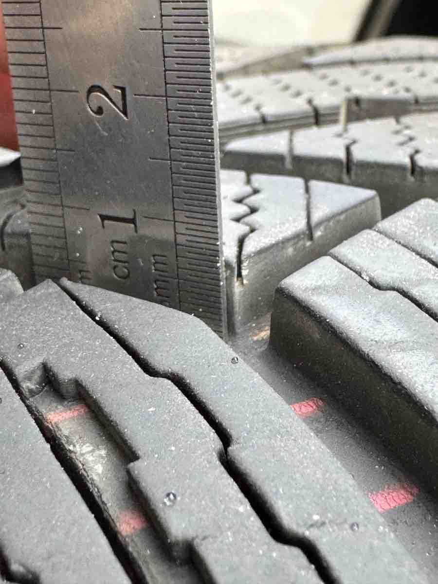 Semperit Pneumatici & Ruote complete: 2 Semperit Master-Grip Pneus 215/70 R16 – Usato da Bettlach venduto da Zuendkerzli 4