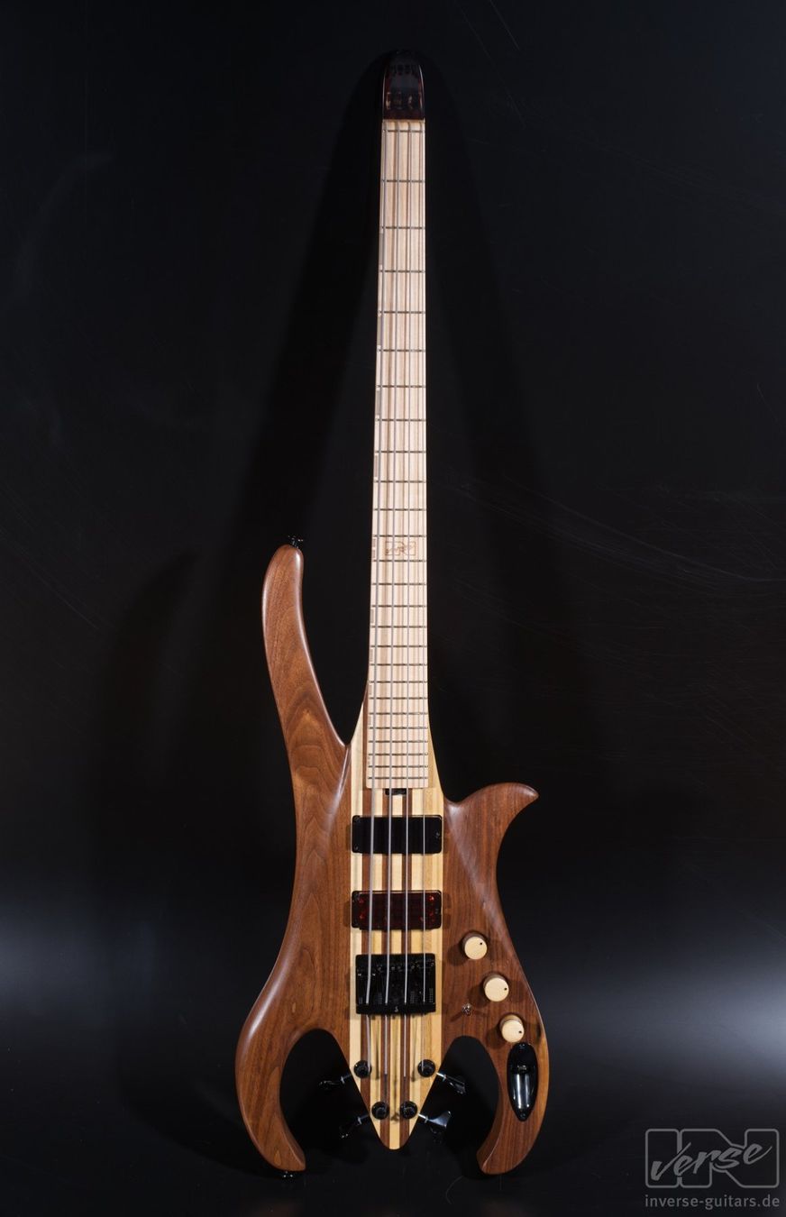 Strumenti musicali: INVERSE GUITARS Walnut Manta Bass – Nuovo e nell'imballaggio originale da Schaffhausen venduto da Saitensprung_SH 1