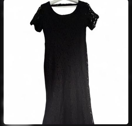 Black lace maxi dress with short sleeves #goth #lace #maxidr