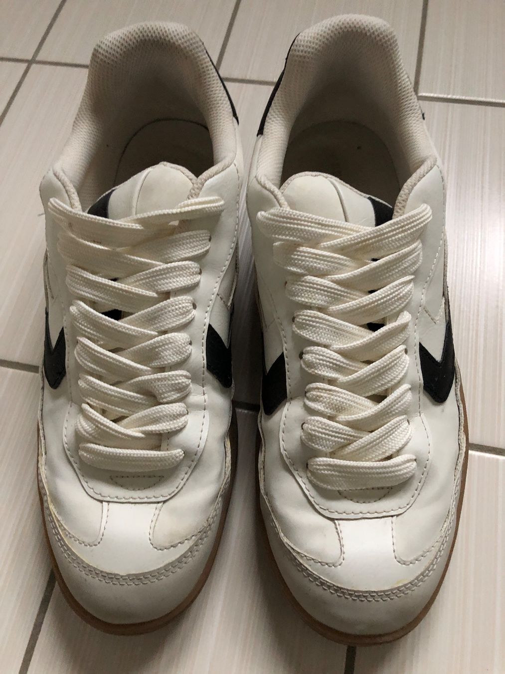 Bershka Herrenschuhe: Sneaker Herren 44 – Gebraucht aus Arth von Vrecam51 1