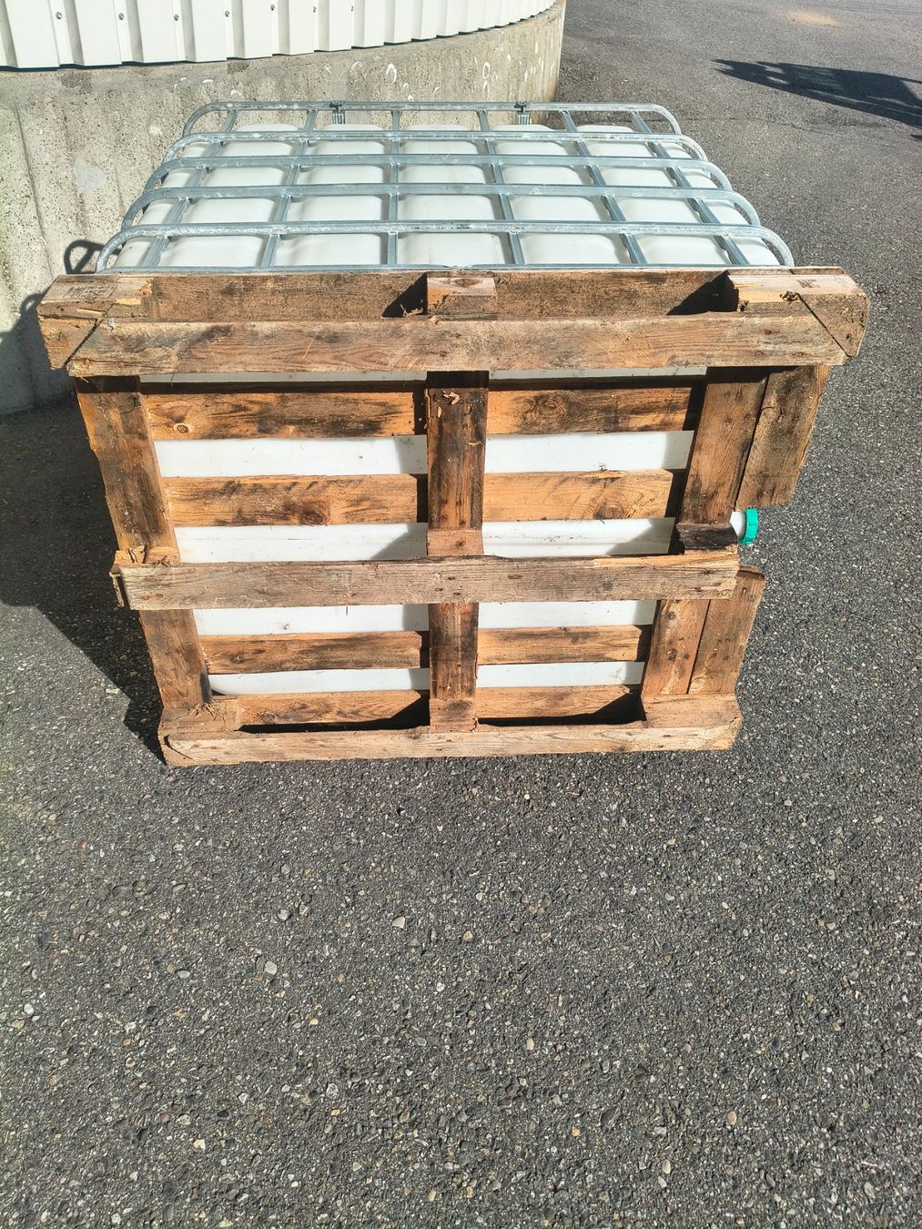 Abbeveratoi e trogoli: IBC Container 1'000lt. Tank Wassertank – Usato da Riken AG venduto da DIDI710 3