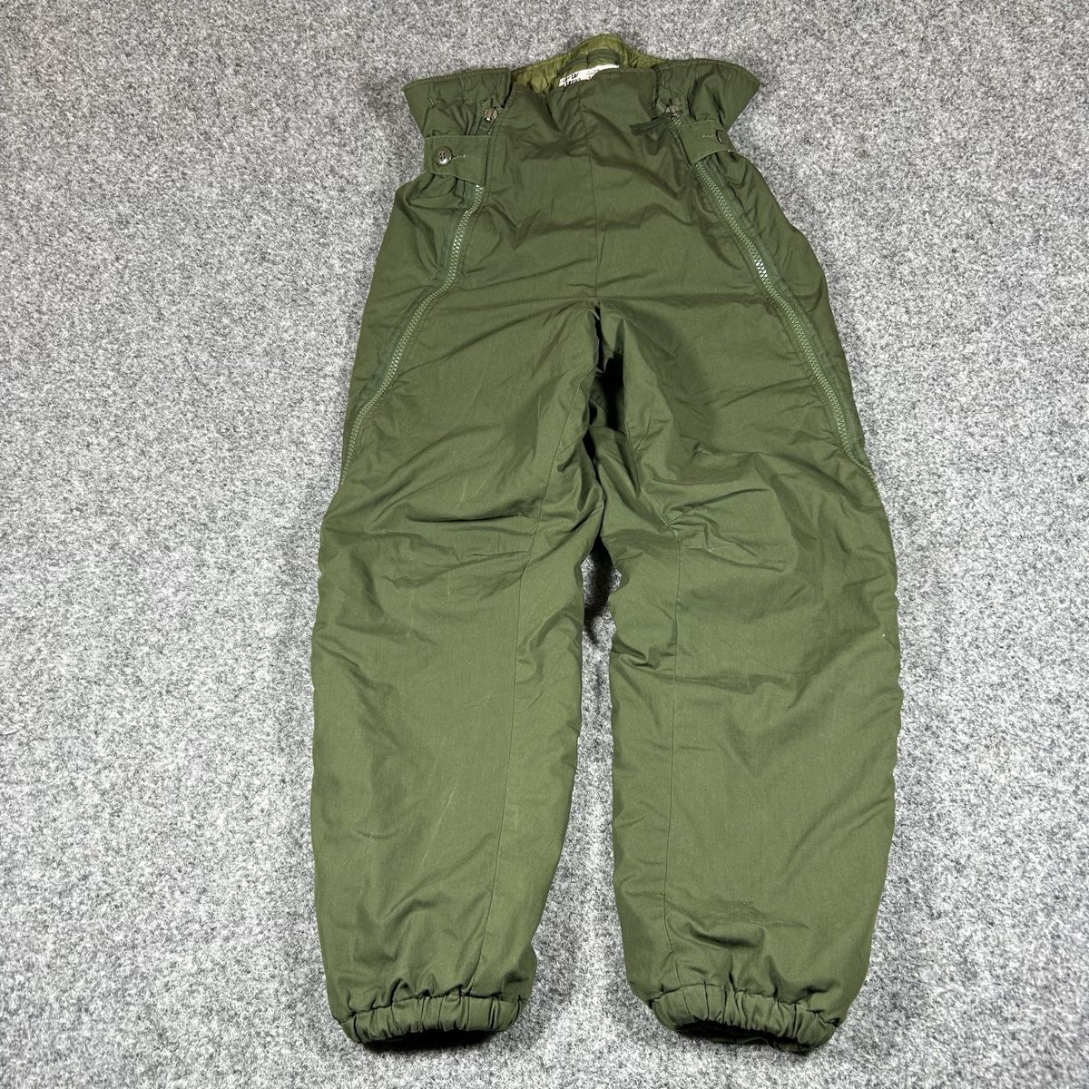 Pantaloni: Military pants – Usato da La Sagne NE venduto da Matlasape