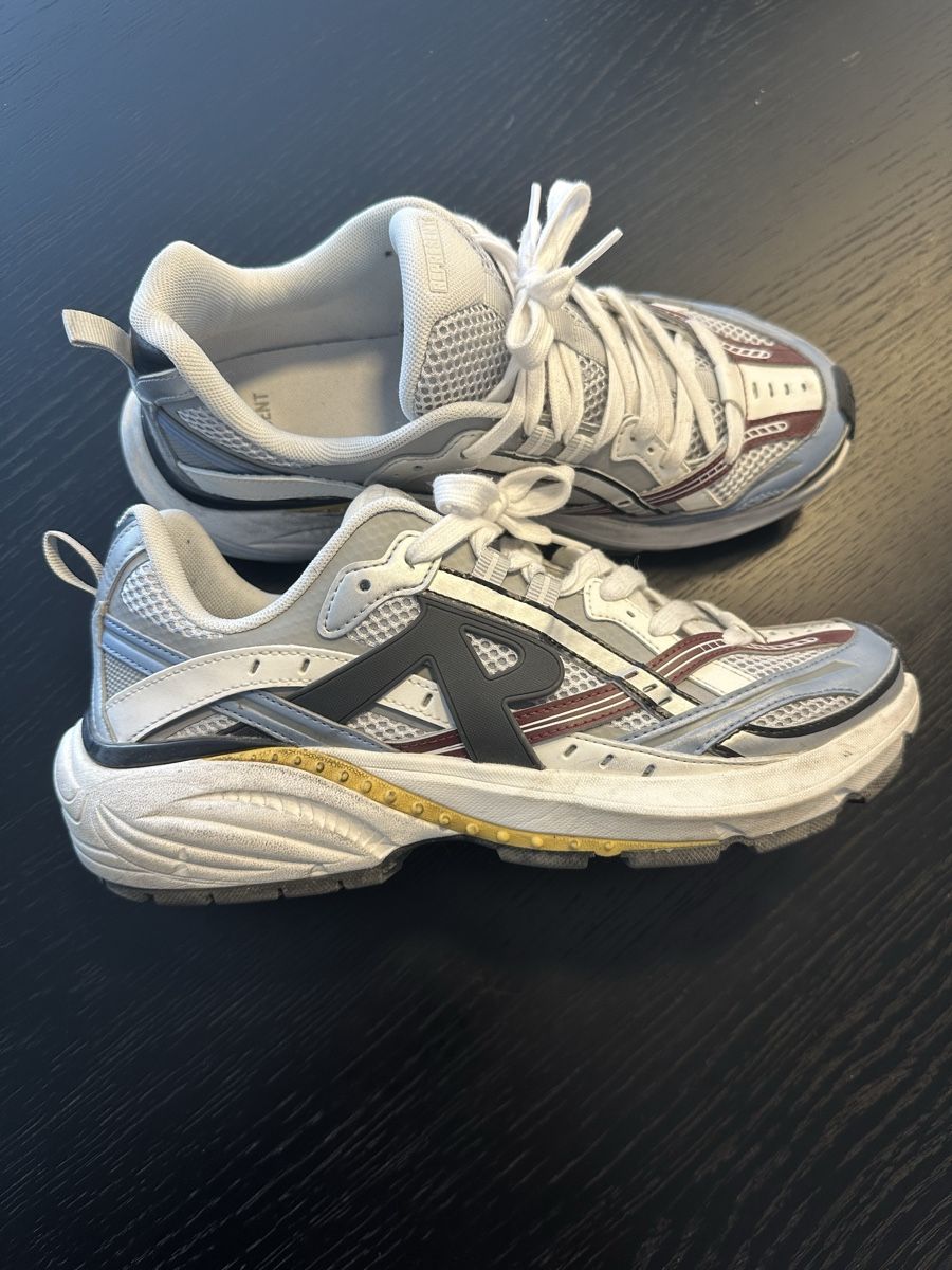 Represent Herrenschuhe: Represent Clothing Stormrunner  – Neu (gemäss Beschreibung) aus Weiningen ZH von black__star