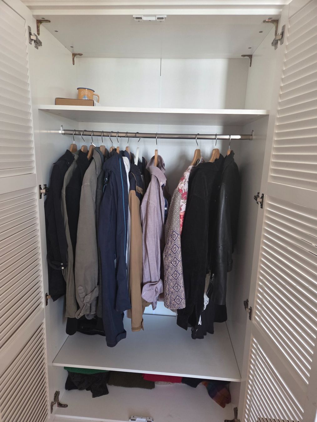 Schränke: Kleiderschrank 2-Türen – Gebraucht aus Zürich von ninaschmo 2