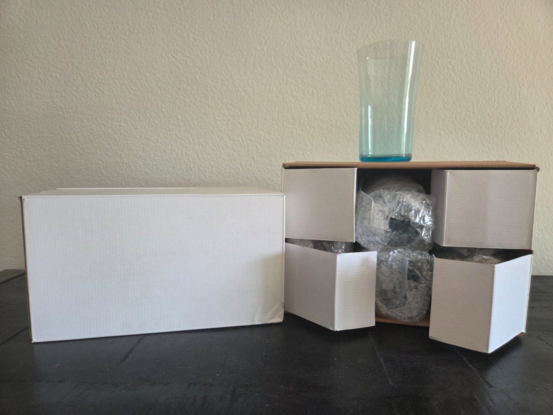 Verres: 12 Hellblaue Trinkgläser  0.39L, , Neu,Originalverpackt – Neuf avec emballage d'origine à Basel par Anghkorwatt
