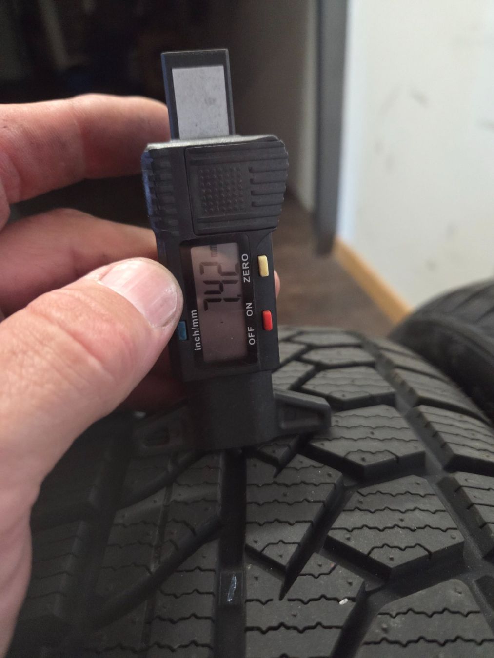 Pneus & Kompletträder: 205 / 55 R 16    91V – Gebraucht aus Fischbach-Göslikon von Emanuel.Bardhi 1