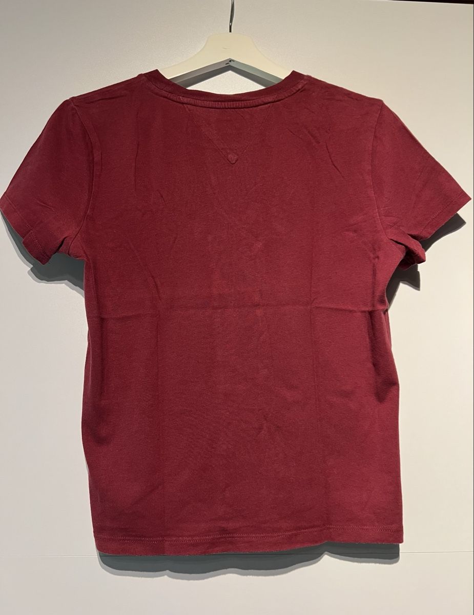 Tommy Hilfiger T-shirt: Tommy Jeans T-Shirt bordeaux – Usato da Fribourg venduto da ank74 1
