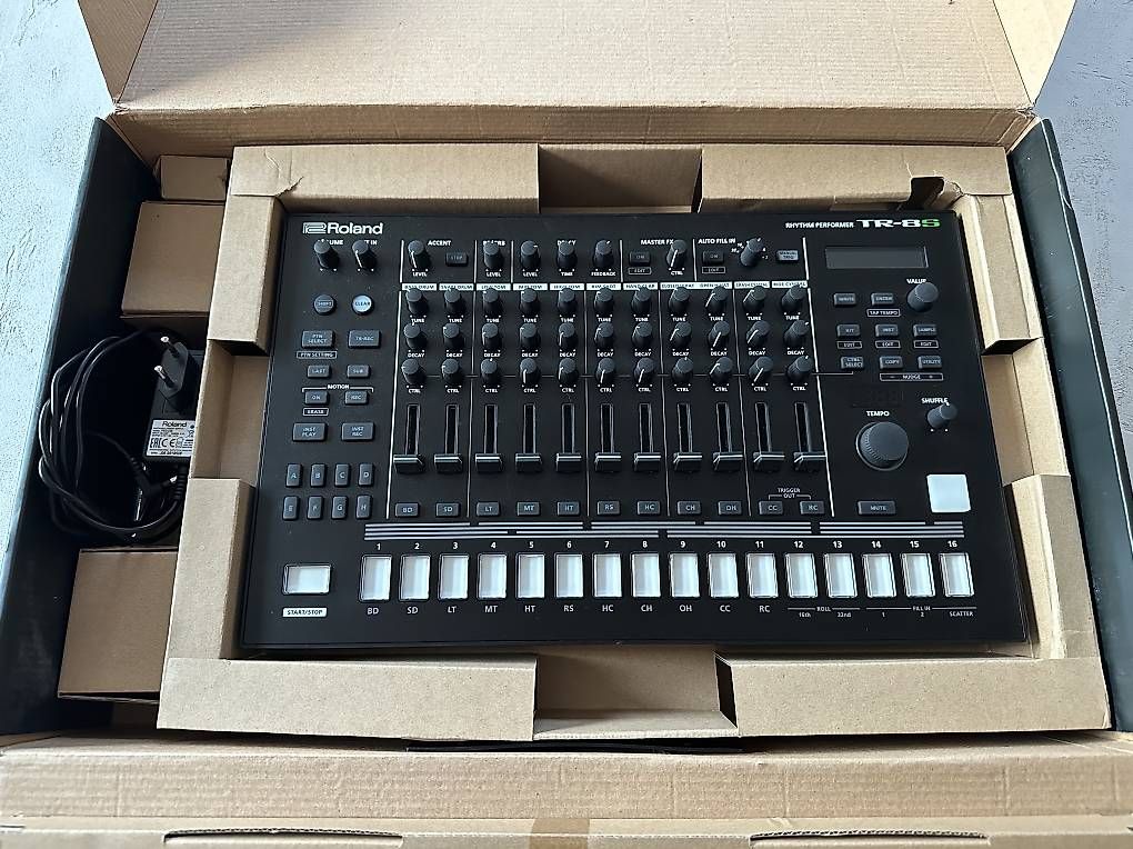 Roland Strumenti musicali: Roland TR-8S (RHYTHM PERFORMER) – Nuovo (secondo la descrizione) da Port venduto da jofaoe 3