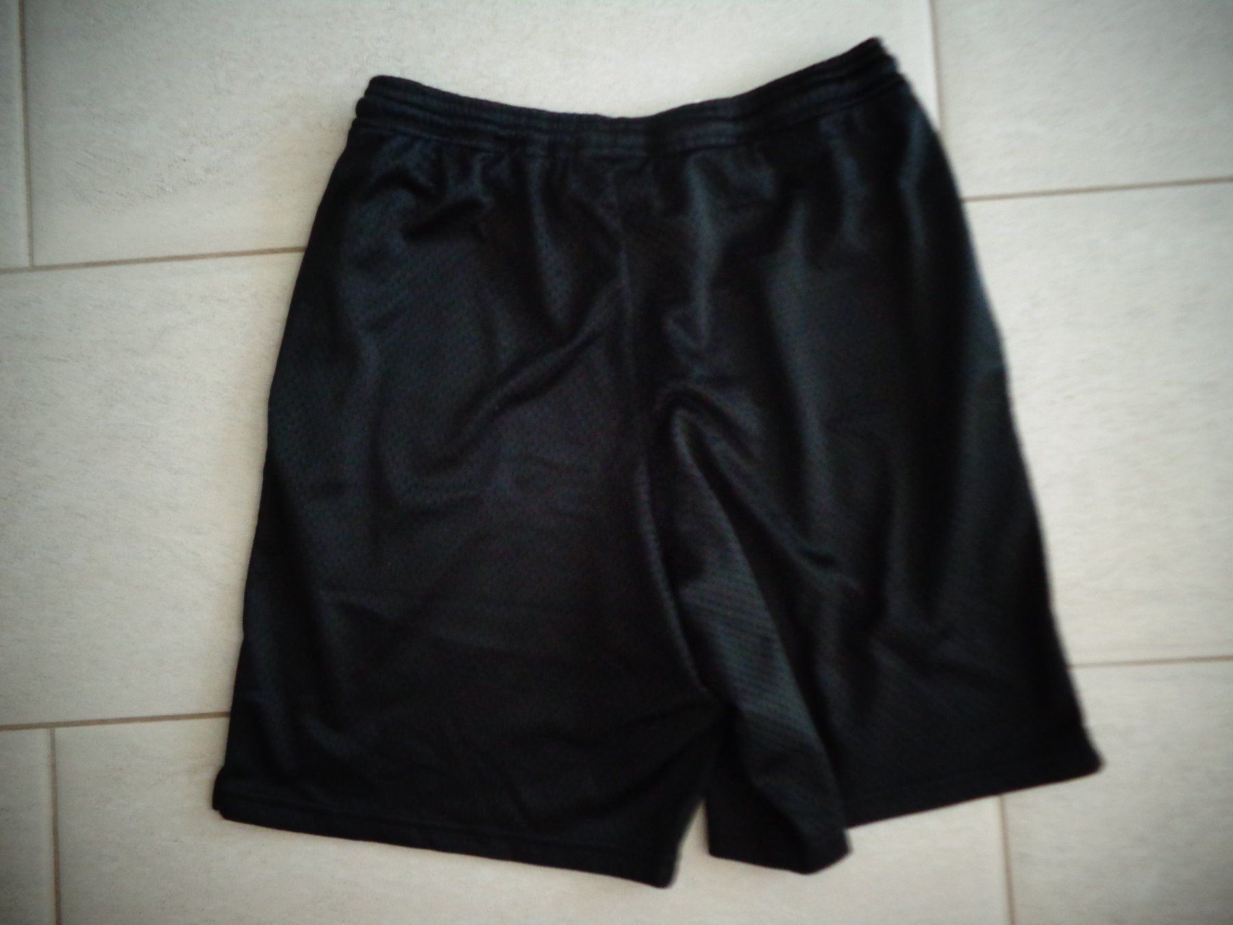 Champion Pantaloni: CHAMPION SHORTS GR.S – Usato da Rotkreuz venduto da Samballi 2