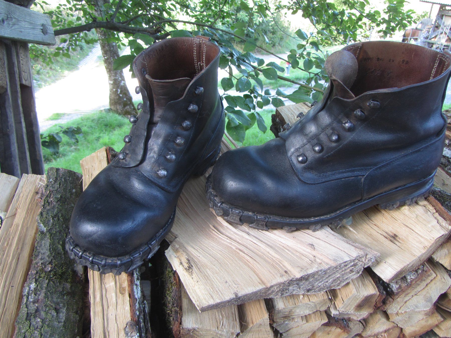 Scarpe da uomo: Militär - Nagelschuhe – Usato da Wolfhalden venduto da Quiria68