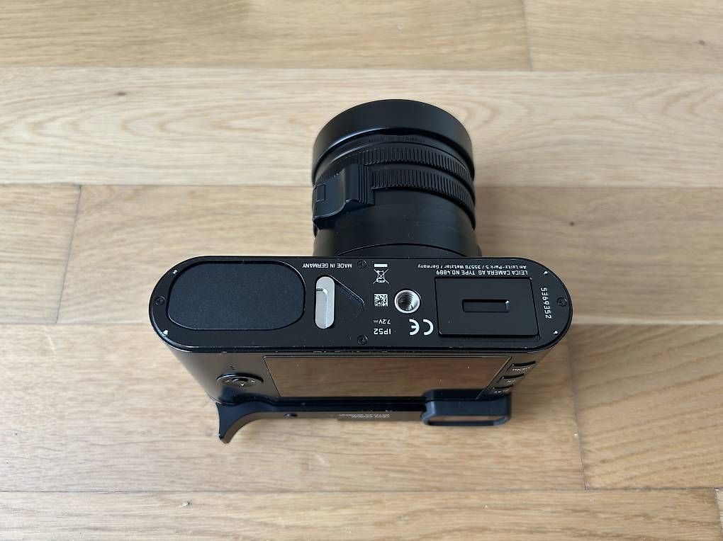 Fotocamera: Leica Q2 inkl. Original Daumenstütze – Usato da Zürich venduto da mullf 3