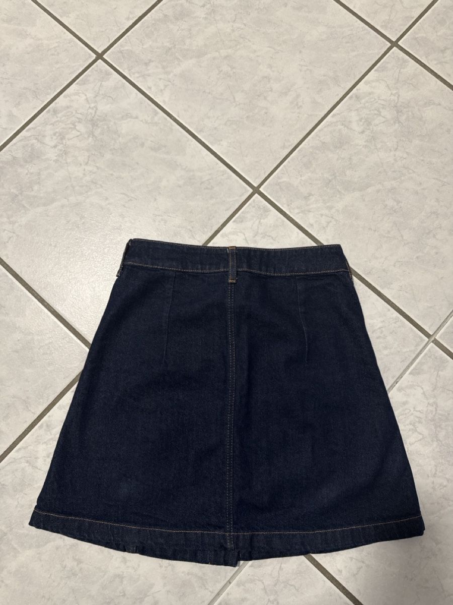 H&M Gonne: Stylish Denim Mini Skirt with Button Front - Size 34 – Usato da Effretikon venduto da lio_gjr8 2