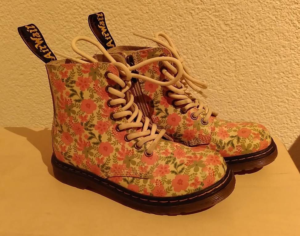 Scarpe da donna: Doc Martens Stiefel Modell Pascal Gr. 28 – Usato da Bern venduto da Synonym01