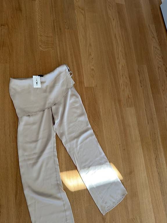Pantalons: H&m satin pant – Neuf avec emballage d'origine à Bern par sar_r5dp 2