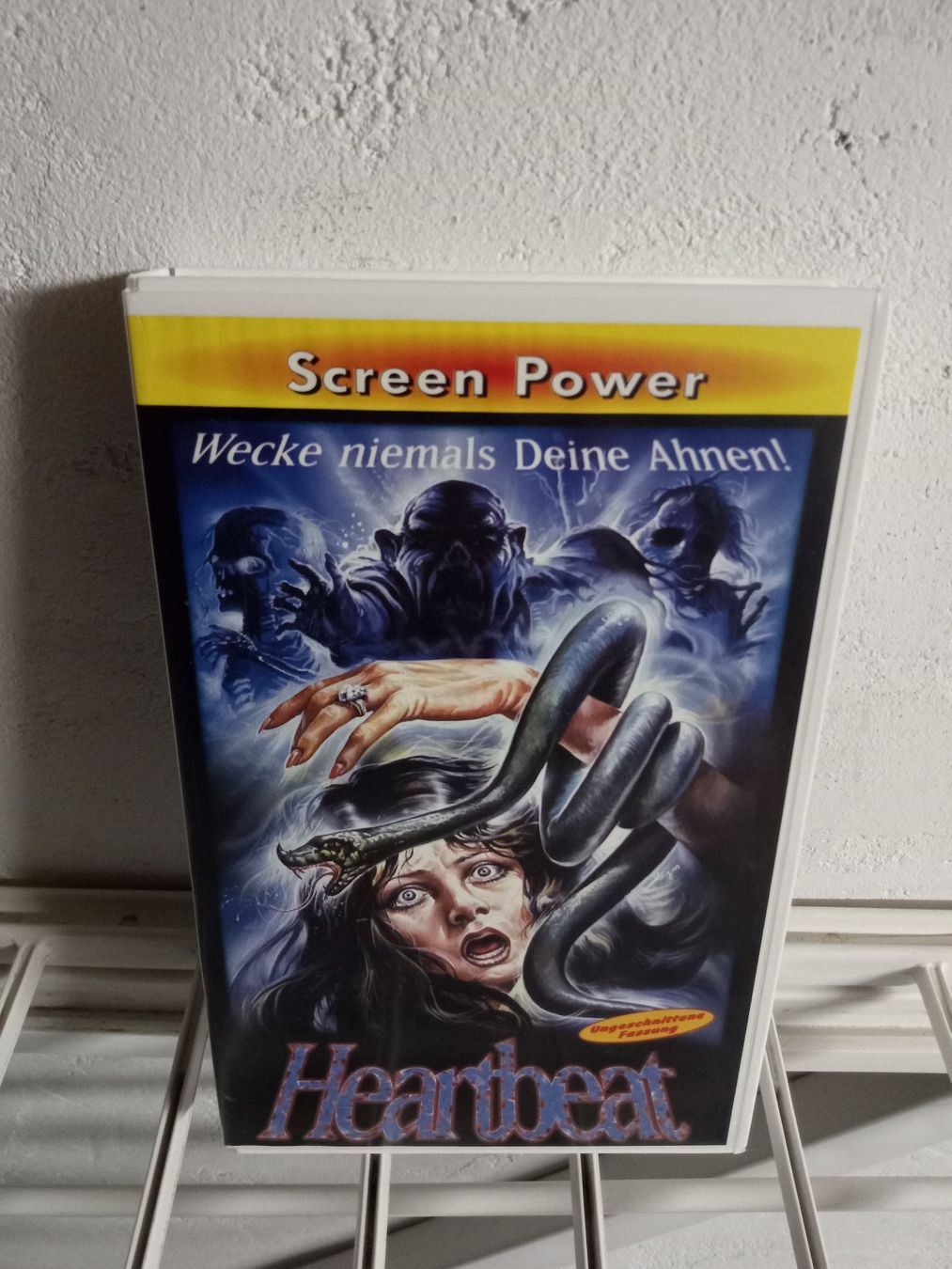 Tutti i VHS: VHS HEARTBEAT SCREEN POWER VIDEO UNCUT HORROR – Usato da Brienz BE venduto da INTERNALFIRE