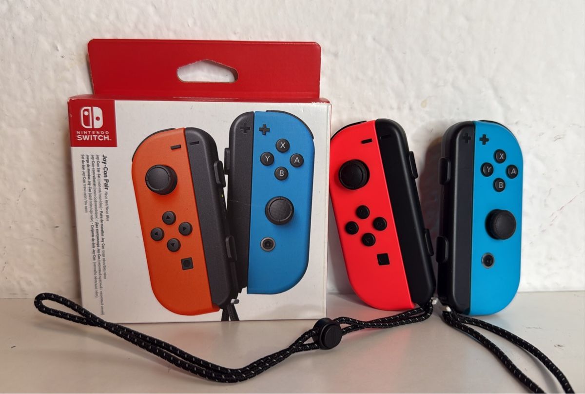 Nintendo Controller: Nintendo Switch Joy-Con Pair Red Blue with Box! TOP Cond. – Usato da Ehrendingen venduto da bubulence