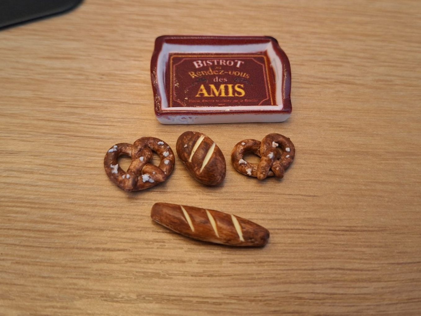 Case e mobili per bambole: Handmade Bretzel Laugenstangen Tablett – Nuovo (secondo la descrizione) da Zürich venduto da HandmadeTinyFood 1