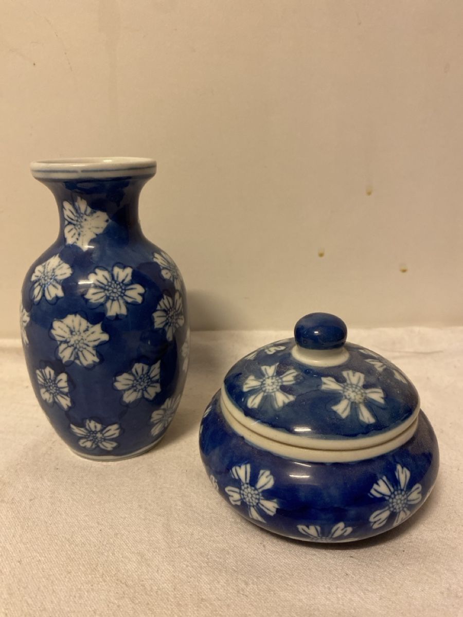 Vasen & Gefässe: Vase und Dose blau-weiss gemustert – Gebraucht aus sursee von trilli-tralli