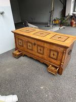 Alte Truhe aus Holz, Vintage-Stil, viel Stauraum 🗝️