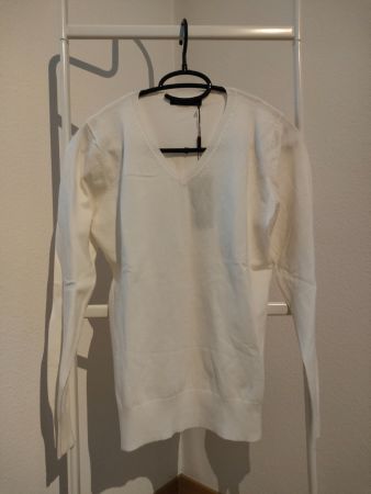 Klassischer und wunderschöner Damen Pulli weiss