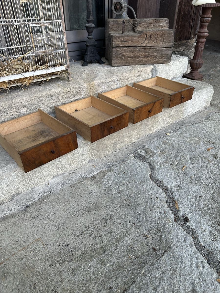 Articoli in legno: 4 Schubladen Sekretär Holz  – Usato da Villmergen venduto da Bezdupe