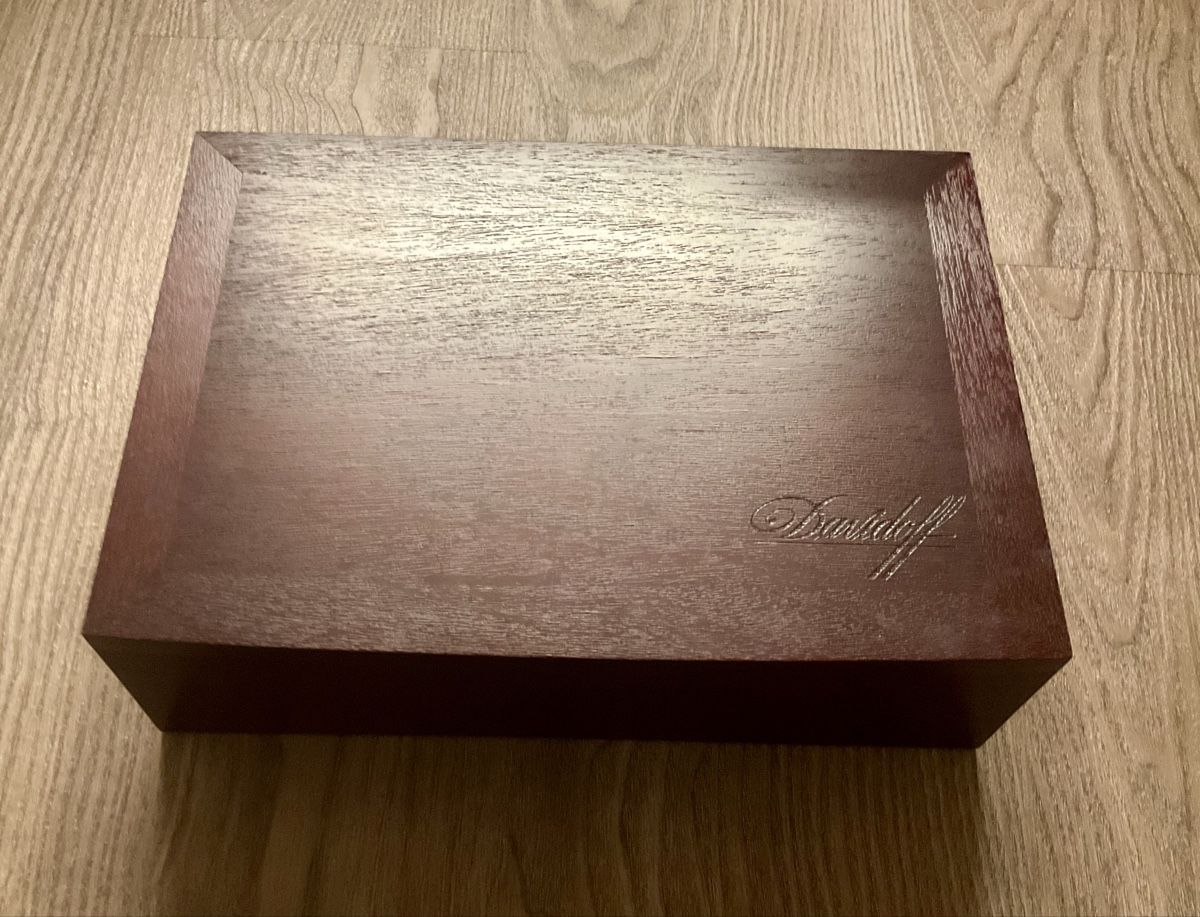 Davidoff Humidor per sigari: Davidoff Humidor - Edle Zigarrenbox mit Befeuchter! – Usato da Domat Ems venduto da allblack01