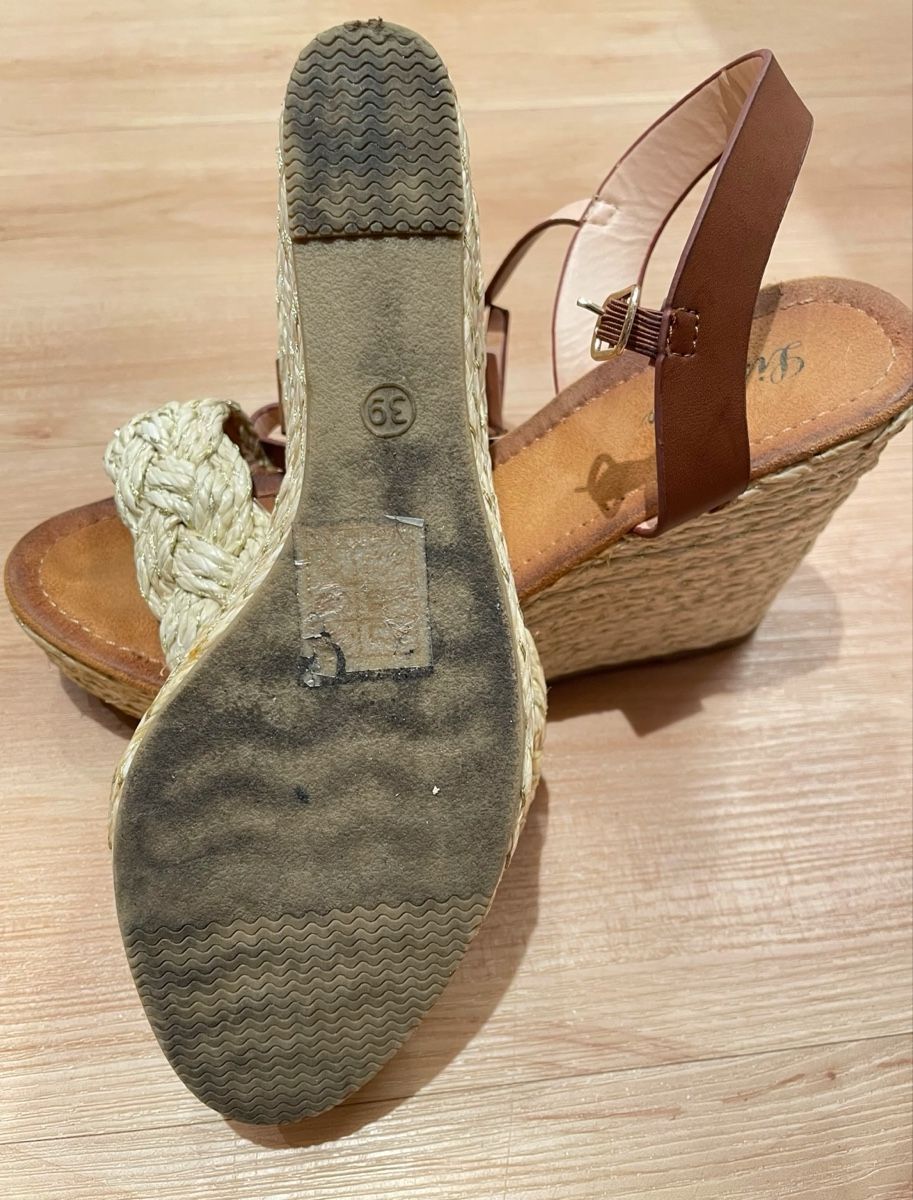 Chaussures femmes: Sommer Keilsandalen Gr. 39 Bastoptik – Neuf (Voir description) à Ried b. Kerzers par yas_p7th 2