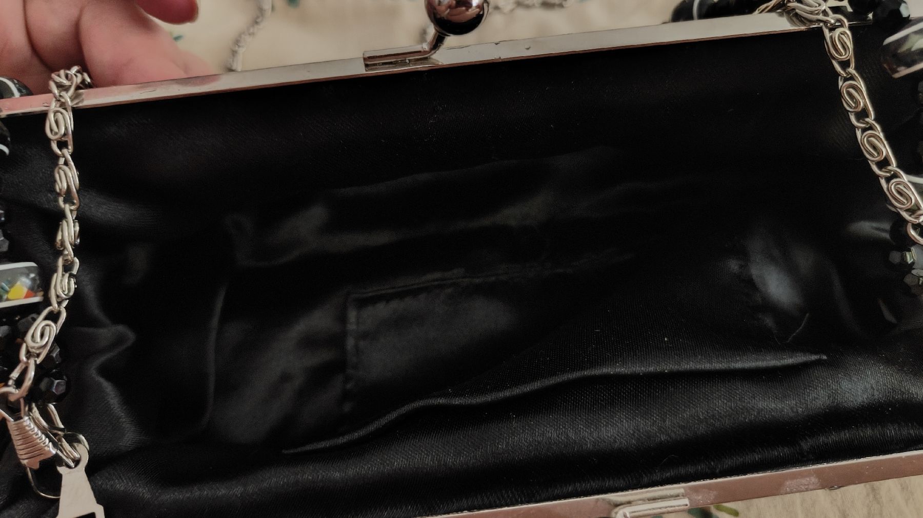 Borse da donna: Abendtasche schwarz bestickt mit Blumen und Kette – Usato da Hinwil venduto da her_2t5p 2