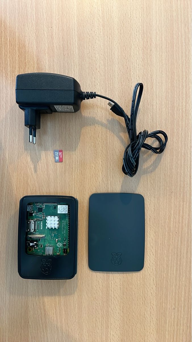 Raspberry Pi PCs: Ordinateur Raspberry Pi avec boitier état correct – D'occasion à Mont-Soleil par Albatros71