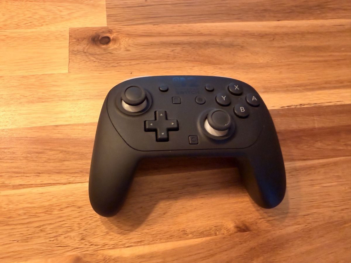 Nintendo Console: Switch 2 inkl. Pro Controller und Star Fox Spiel – Usato da Uster venduto da KingZimmi 1