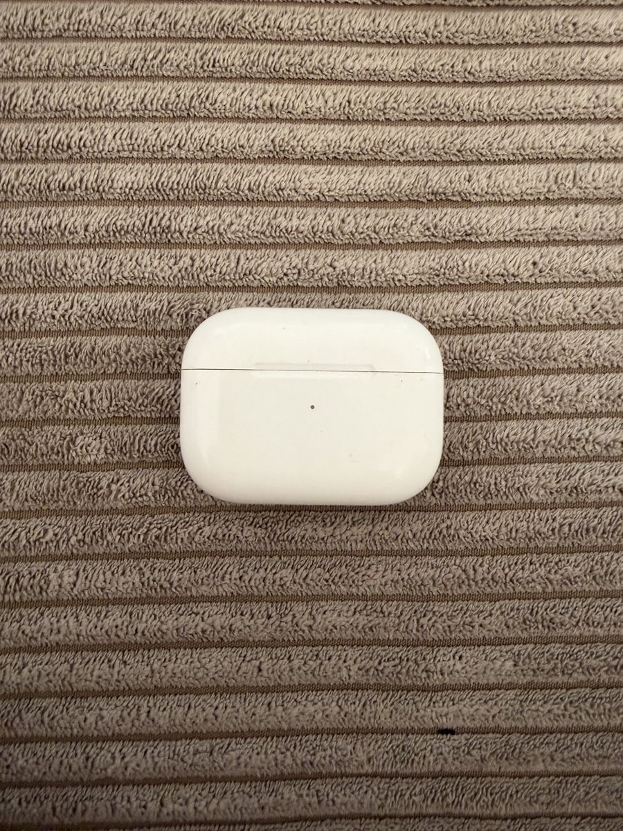 Apple Chargeur: Étui AirPods Pro 1 – D'occasion à Neuchâtel par MickelGR 1