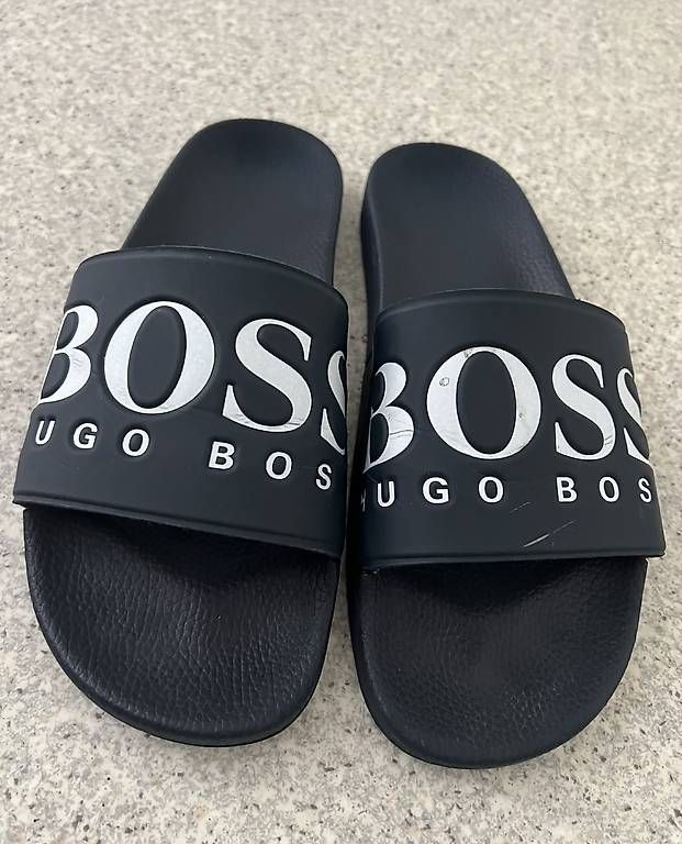 Herrenschuhe: BOSS Badeschuhe Gr.44 – Gebraucht aus Flawil von SG8888