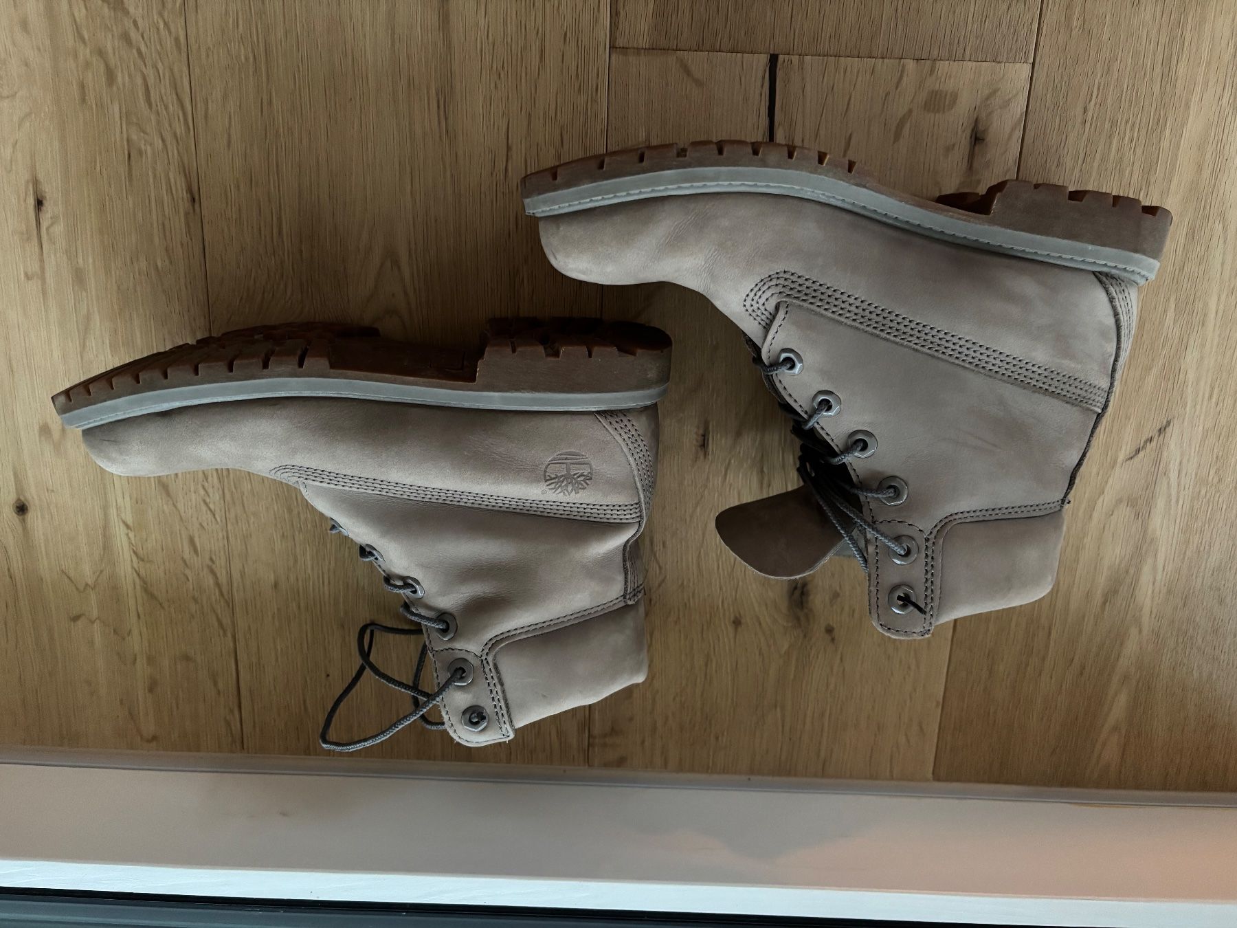 Timberland Scarpe da uomo: Timberland Boots / Lederschuhe grau – Usato da Winznau venduto da Lauralavera1 2