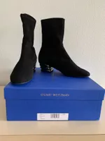 STUART WEITZMAN: OVP - Schwarze Wildleder-Stiefelette, 37,5