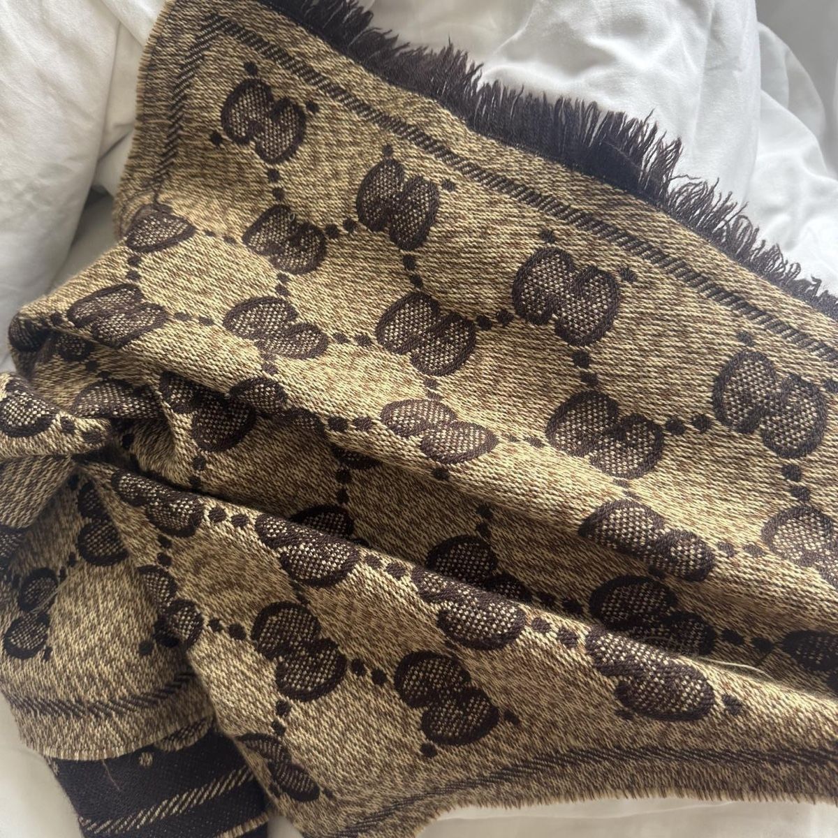 Gucci Foulard & Sciarpe: Gucci Schal – Usato da Neuenhof venduto da edonbeyhan0408 3