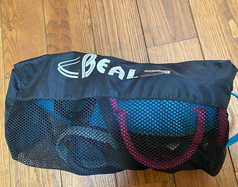 Kletterausrüstungen: Baudrier d'escalade Beal Venus Soft  Réglable – Gebraucht aus les Monts-de-Corsier von Ksandra0 2