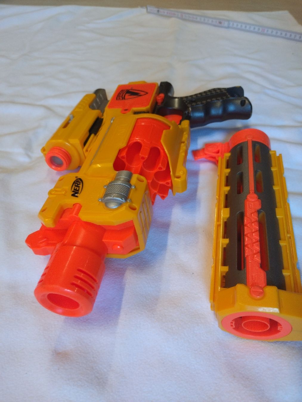 Nerf Giocattoli: Pistolet Nerf N-Strike Elite jaune/orange avec accessoire – Usato da Farvagny-le-Grand venduto da LaCaverne 1
